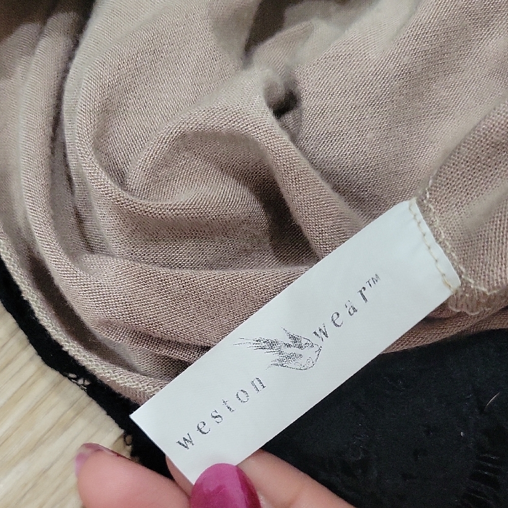 Elegant Navy Lace Mini Dress with Pink Accents - Picture 5 of 6
